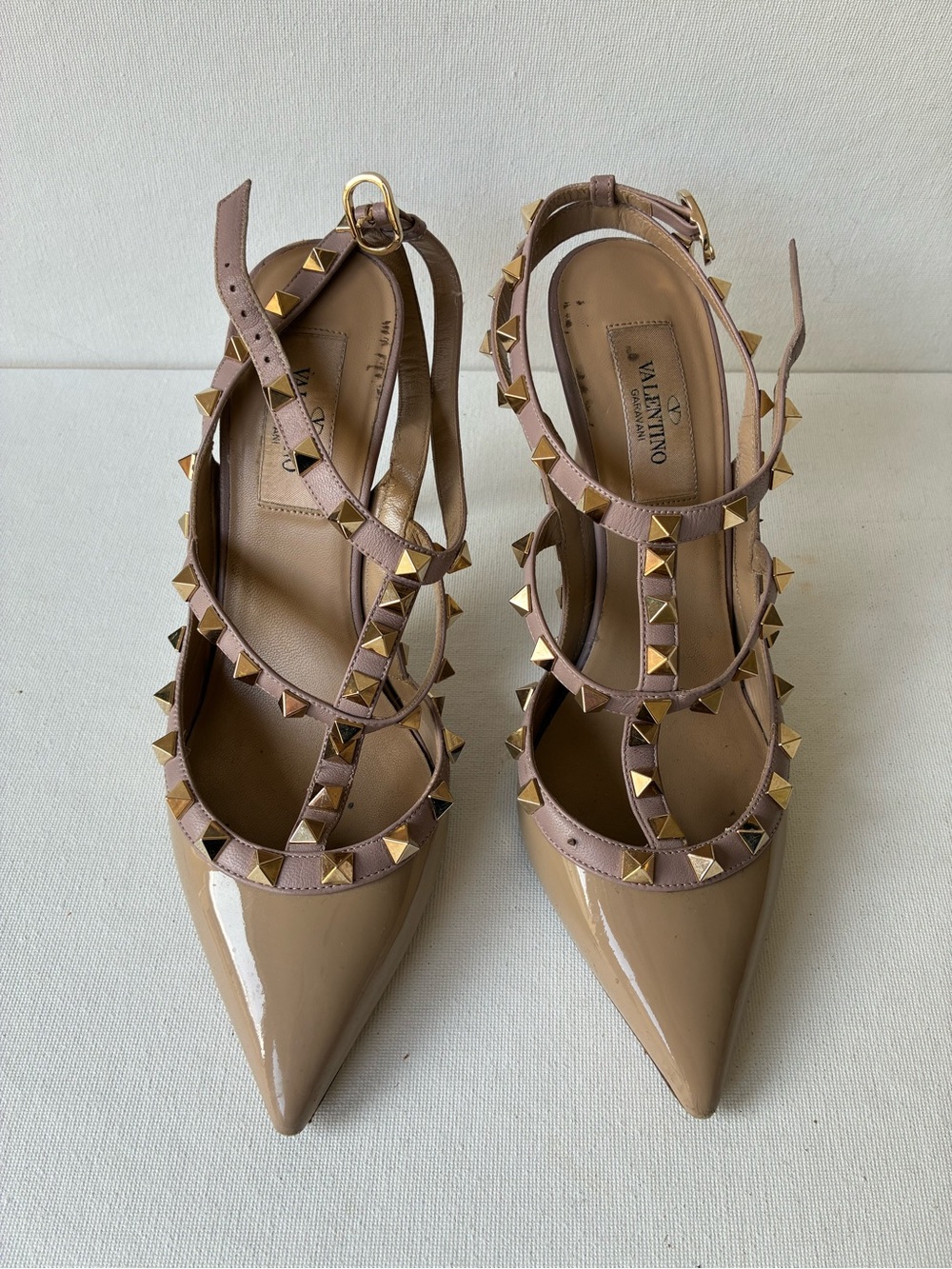 Valentino Rockstud Nude Patent Leather Pointed-Toe Sandals size 38